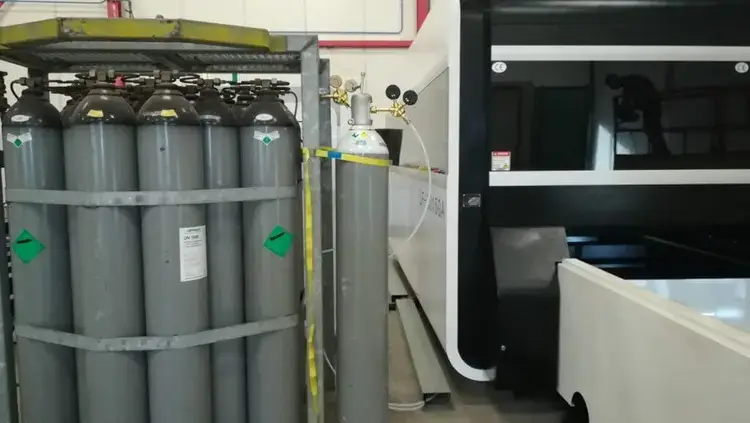 How to choose the auxiliary gas for laser cutting